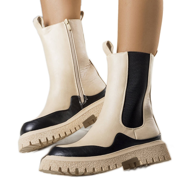 PA1 Béžové a černé kozačky značky Valeris béžový černá