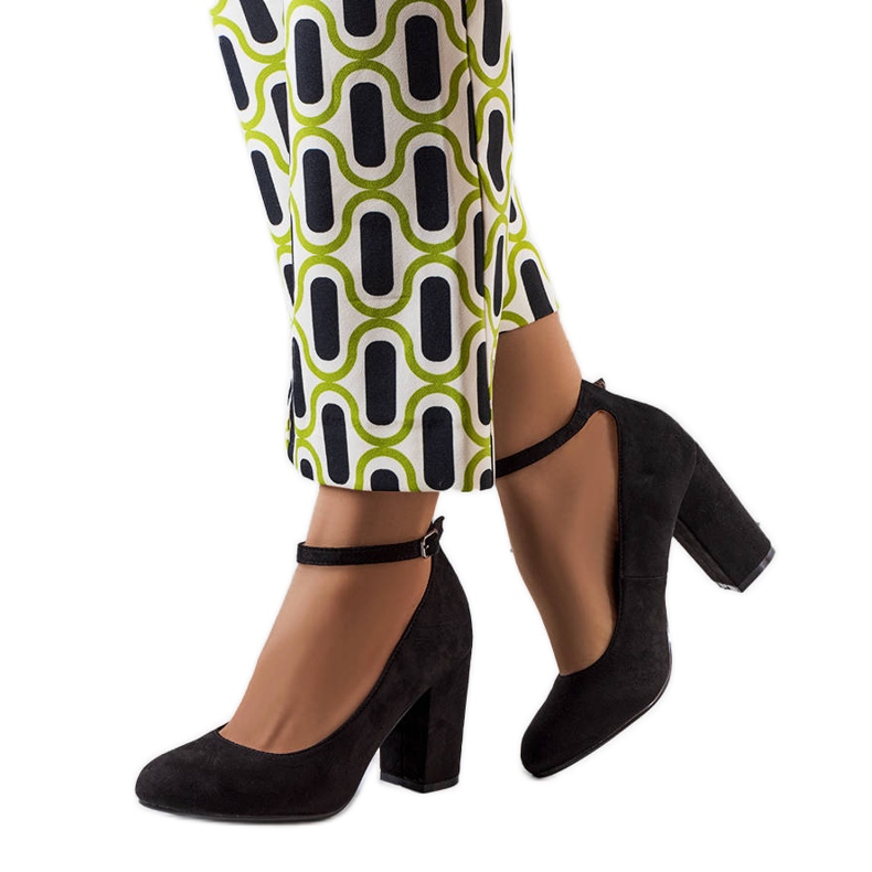 PA1 Černé lodičky s páskem od Norrie černá