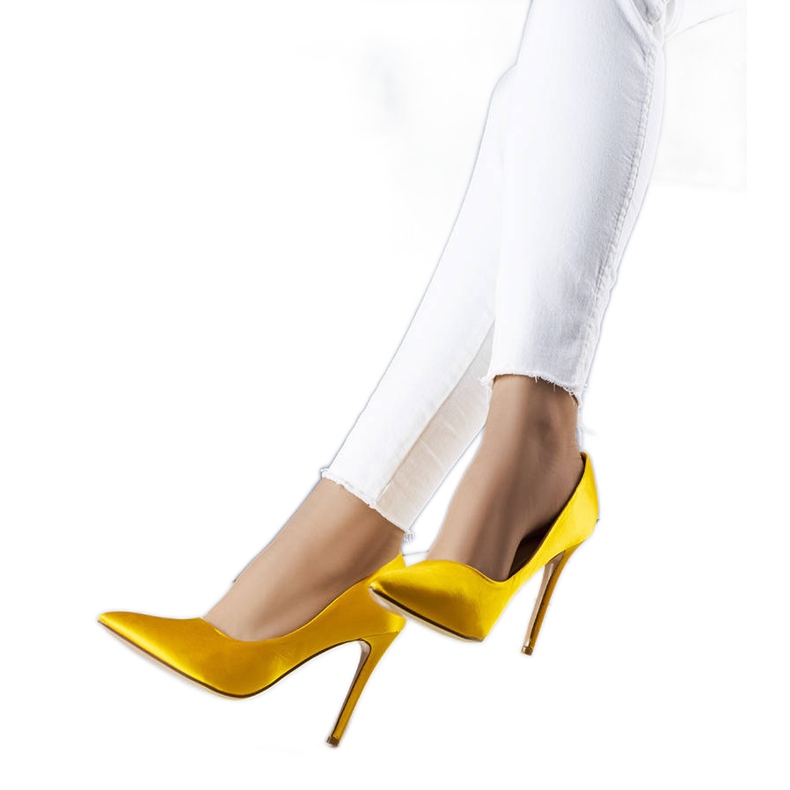 BM Žluté špendlíky se saténovým povrchem od Lochlan žlutá BM Žluté špendlíky se saténovým povrchem od Lochlan žlutá