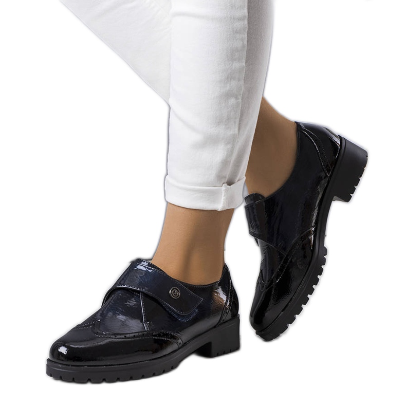 Námořnicky modré lakované boty od Bateli černá