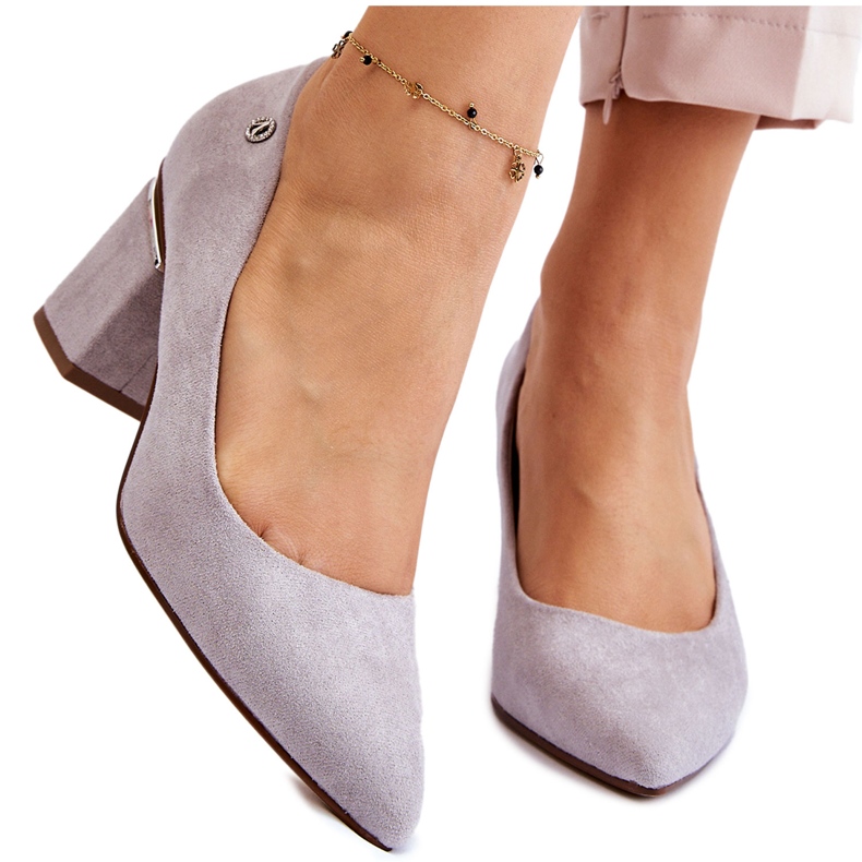 Klasické semišové lodičky na vysokém podpatku s šedým zdobením Derren šedá