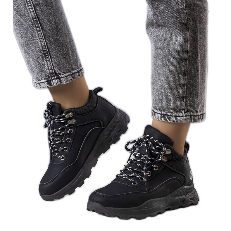 Dámské černé zateplené kozačky značky Durani černá