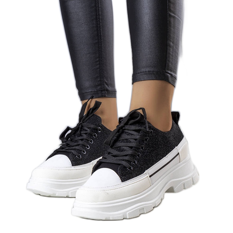 Černé tenisky s vysokou podrážkou od Callani černá