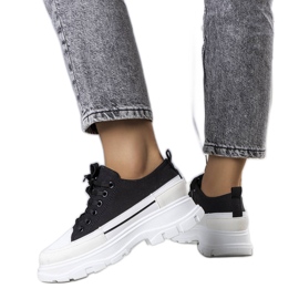 BM Černé tenisky na vysoké platformě značky Lavaris černý