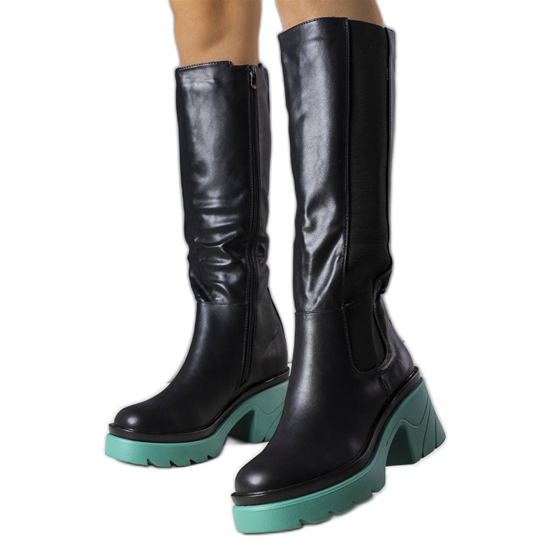 Černé kozačky s modrou podrážkou značky Charla černá Černé kozačky s modrou podrážkou značky Charla černá