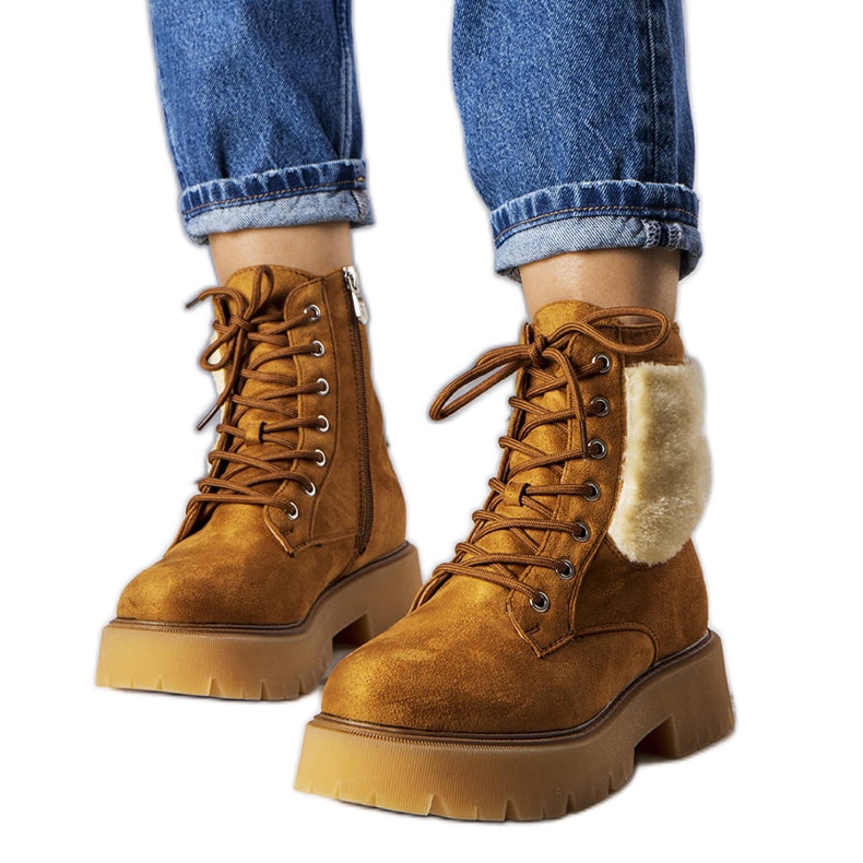 Hnědé zateplené kozačky s kožíškem od Bernaru hnědý