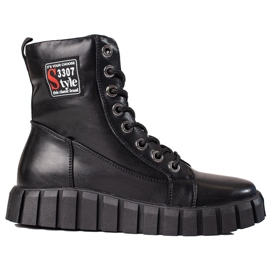 W. Potocki Dělnice na platformě Shelovet černý