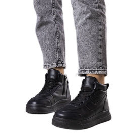 Černé zateplené tenisky od Korti černá Černé zateplené tenisky od Korti černá