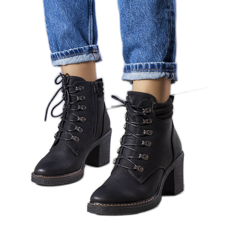 PA1 Černé kotníkové boty značky Zev černá PA1 Černé kotníkové boty značky Zev černá