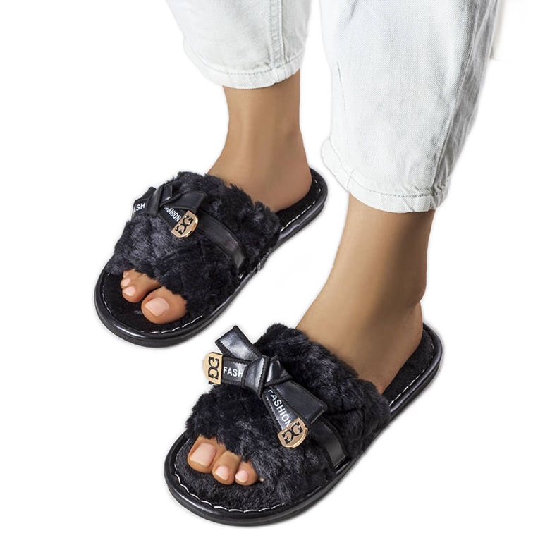 Černé pantofle s mašlí od Petra černá