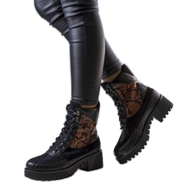 Černé zateplené kozačky zdobené vsadkami Fox černý