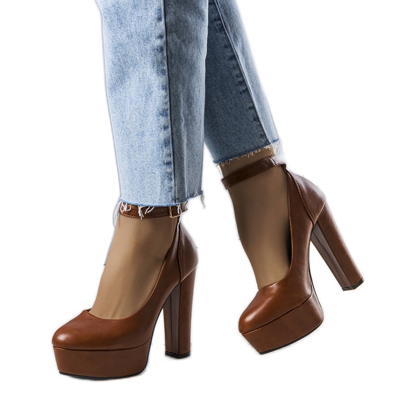 PA1 Hnědé lodičky na vysokém podpatku značky Adela hnědý