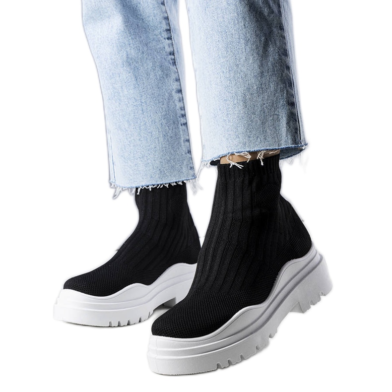 Černé ponožkové boty Cali s bílou podrážkou černá