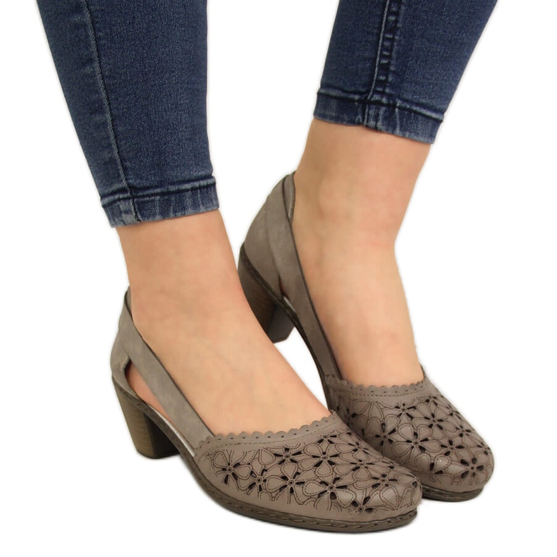 Dámské béžové ažurové kožené lodičky Rieker 40986 béžový