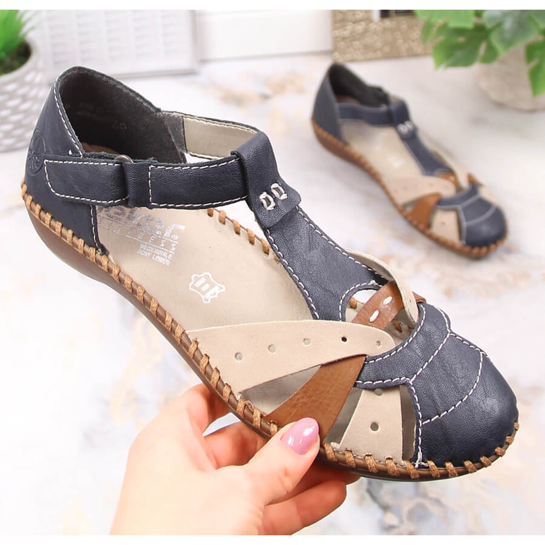 Pohodlné dámské ploché sandály se suchým zipem Rieker M1655-14 béžový