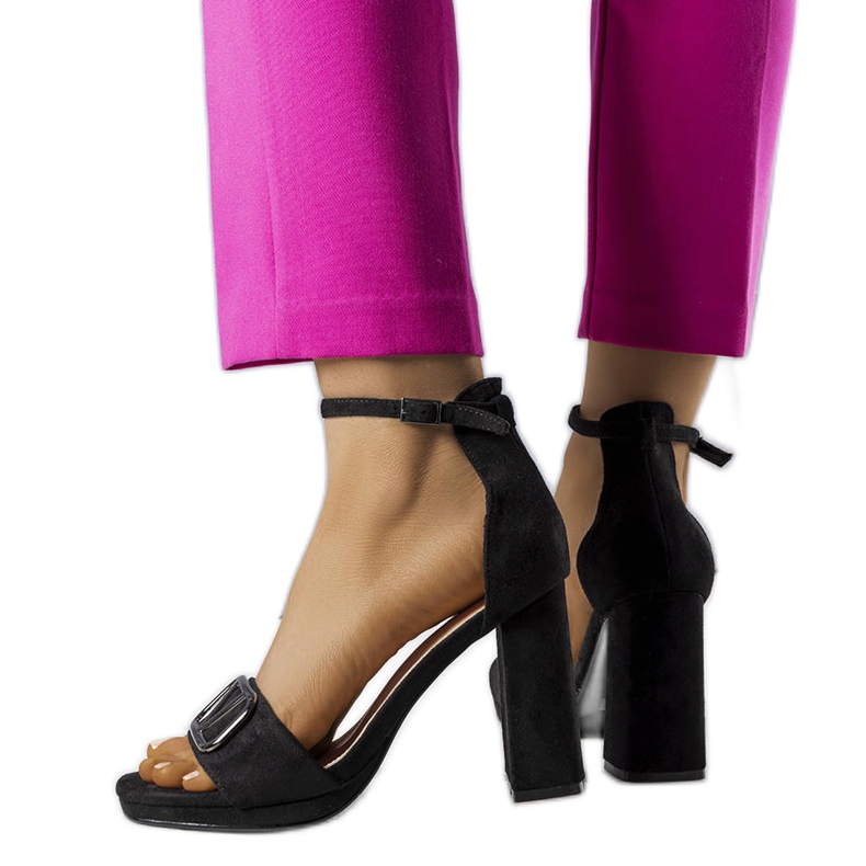 BM Černé sandály na podpatku značky Linda černá