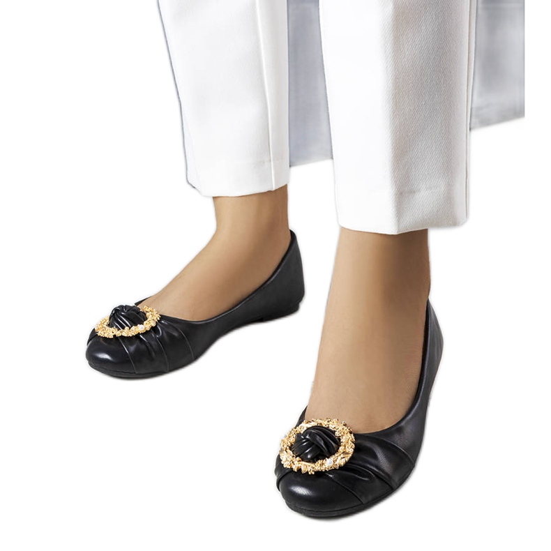 Černé baleríny se zlatým zdobením od Antoinetty černá