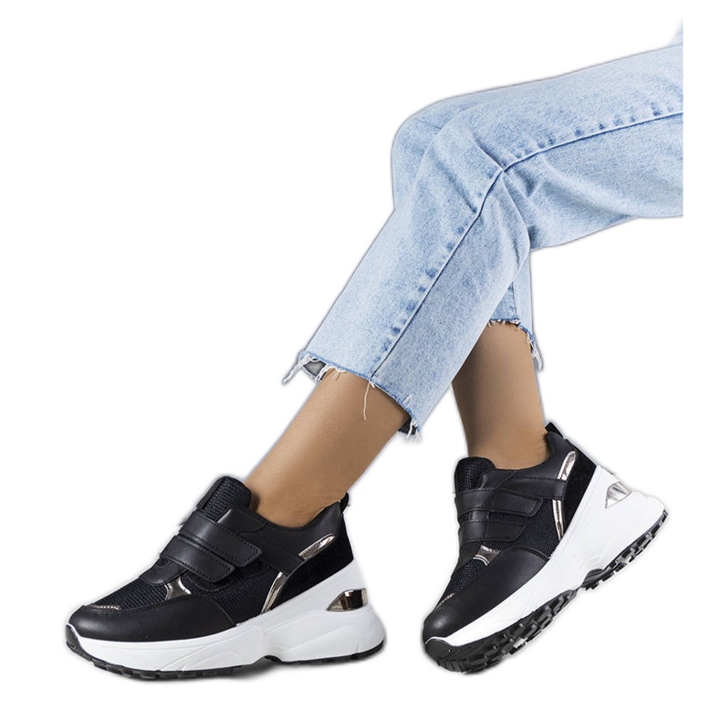 Černé tenisky na masivní podrážce Elsie černá Černé tenisky na masivní podrážce Elsie černá