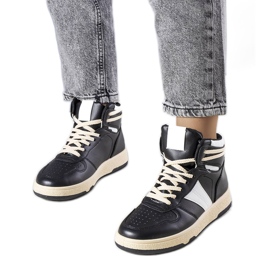 Černé kotníkové boty značky Robin černý