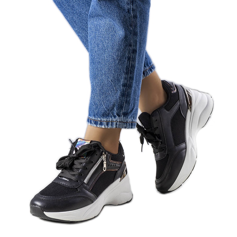 Černé tenisky na klínku od Stacey černá