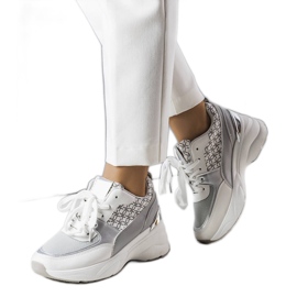 Šedé tenisky zdobené monogramem Lora šedá