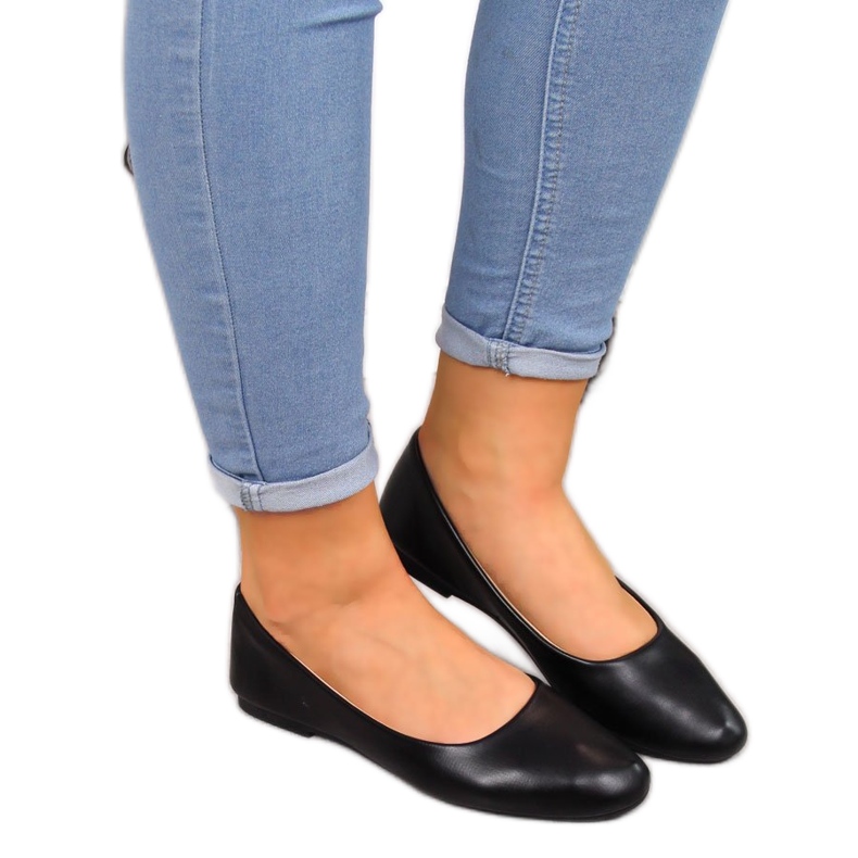 Klasické dámské balerínky černé eVento 9BL02-1029 černá