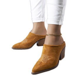 PA1 Hnědé skluzavky se zabudovanou přední částí od Lindy hnědý