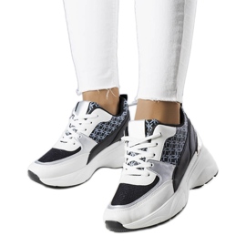 Černé tenisky zdobené monogramem Lora černý