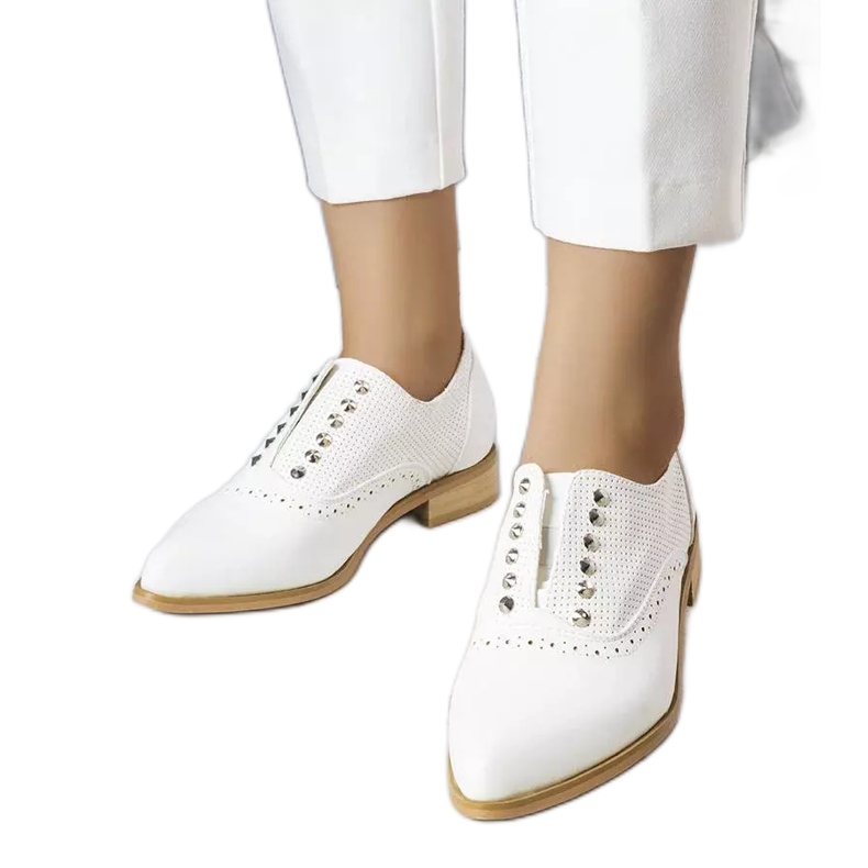 BM Bílé prolamované boty s cvočky od Erin bílý