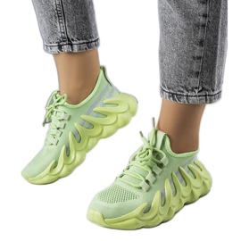 Zelené tenisky na módní podrážce Beth zelený