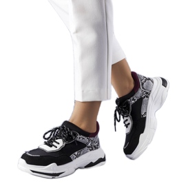 Černé tenisky zdobené vsadkami Savard černý