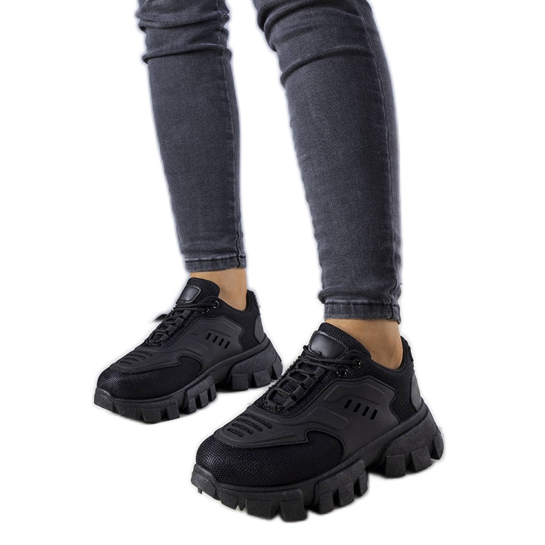 BM Černé tenisky na masivní podrážce Inez černá