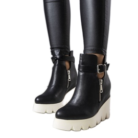 Černé kozačky na klínku od Sherri černý