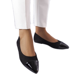 Černé lakované balerínky od Thibault černý