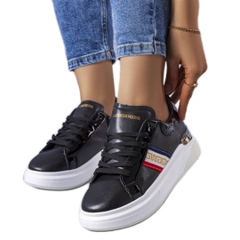 Černé boty s lakovanými vsadkami od Annot černý