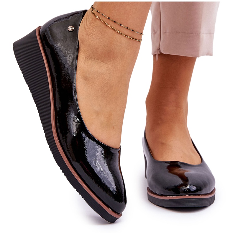 Vinceza Klasické lakované lodičky na klínku Černá Paola