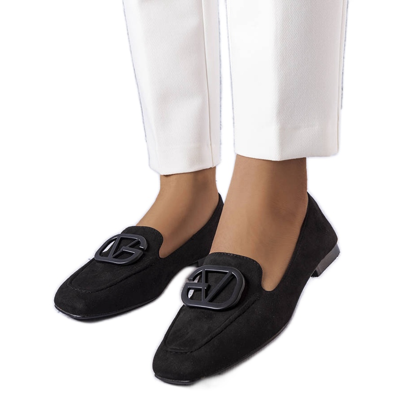 Černé baleríny s hranatou špičkou od Carrière černá