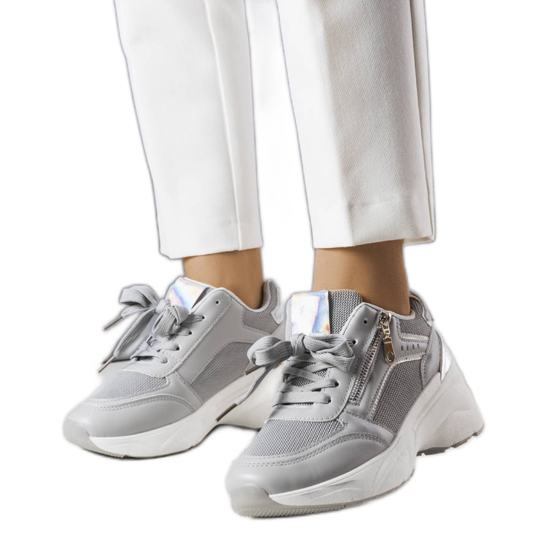 Šedé tenisky na klínku od Stacey šedá