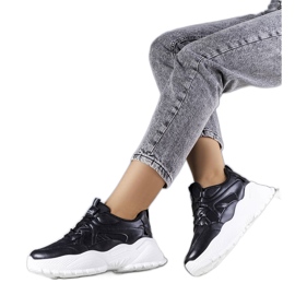 Černé tenisky na masivní podrážce Lorene černý