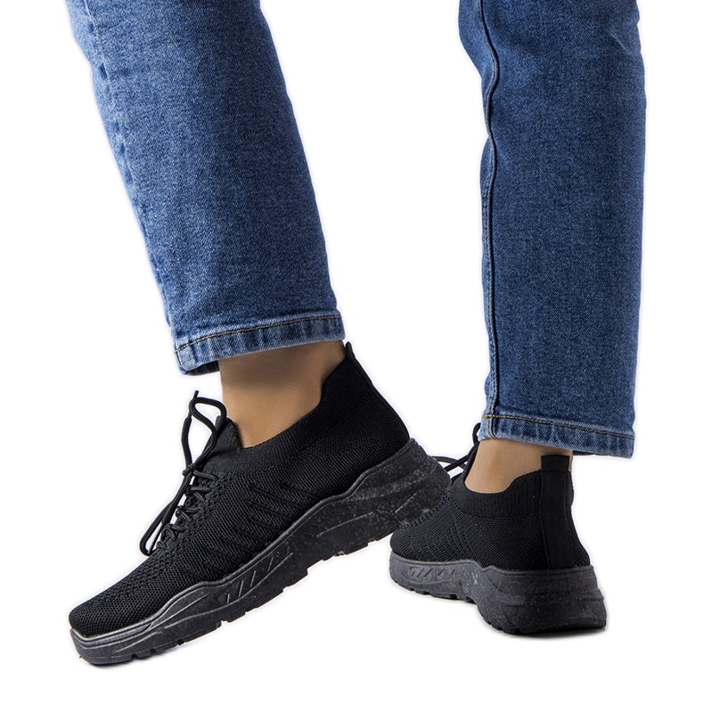 Belluci Černé tenisky s pružným svrškem od Gois černá