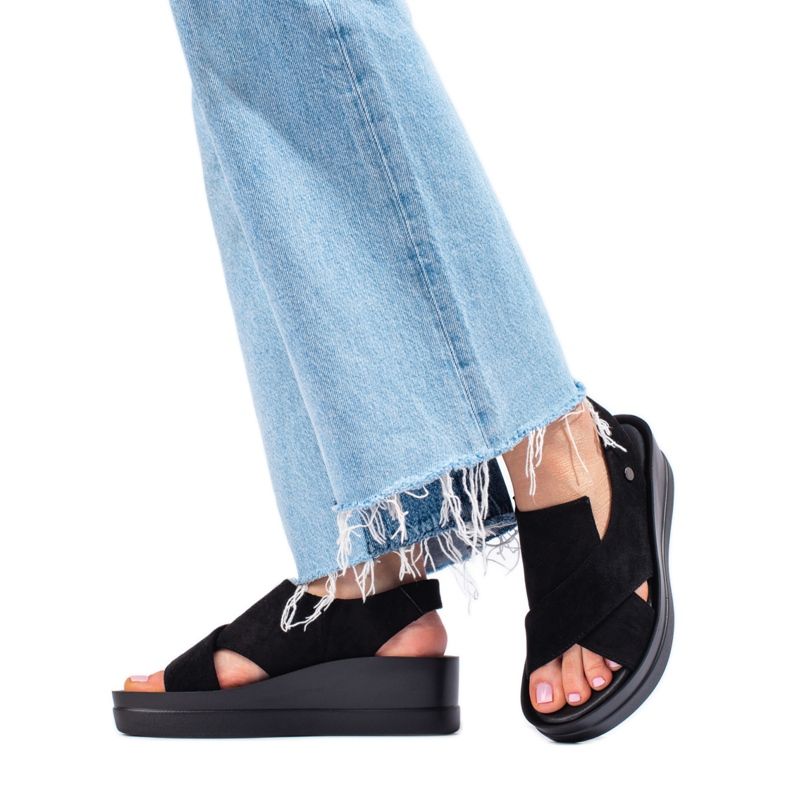 Dámské sandály na klínku Shelovet černé barvy černá