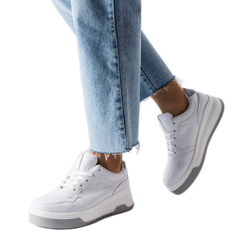 Bílé tenisky zdobené embosováním Pare bílý