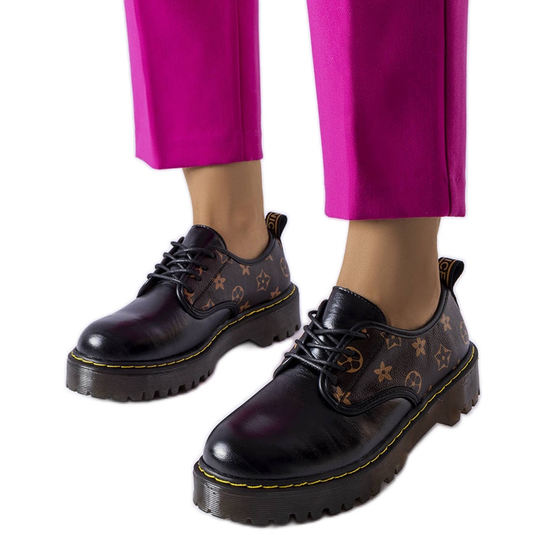 Černé kozačky Eugenia s hnědými vsadkami černá