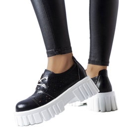 Černé prolamované masivní boty značky Camus černá Černé prolamované masivní boty značky Camus černá