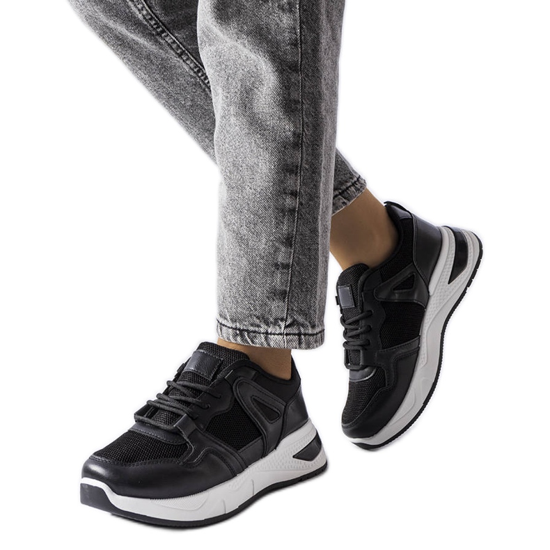 Černé tenisky z kombinovaných materiálů od Caya černá