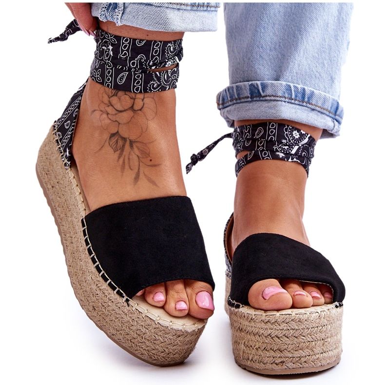 Semišové sandály na klínu Black Livia černá