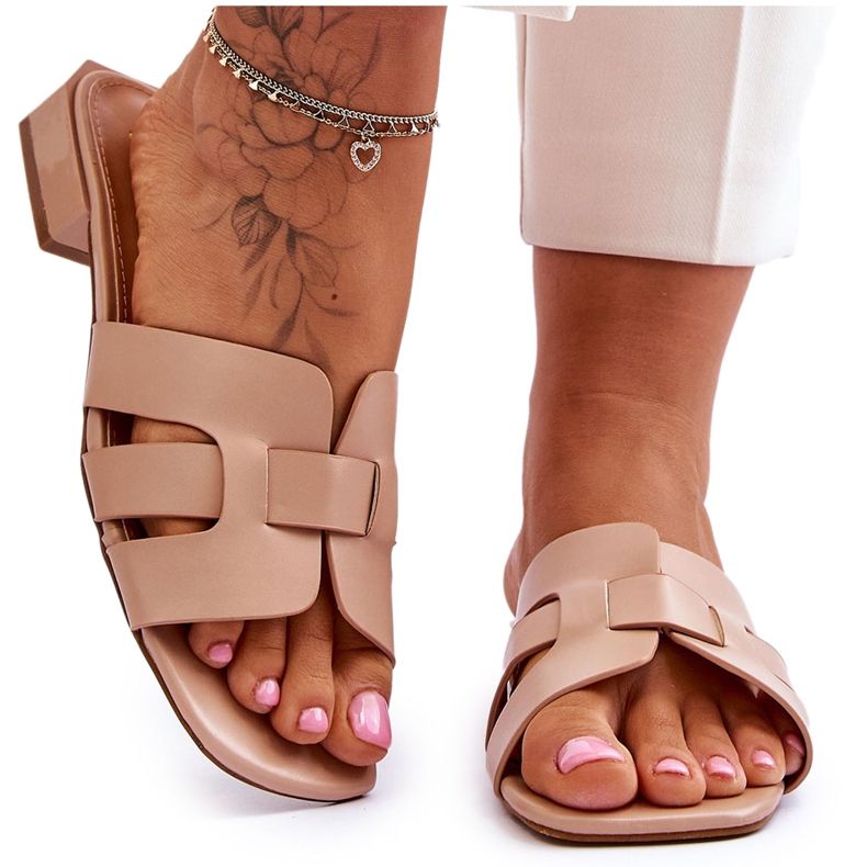 FJ1 Klasické dámské kožené pantofle Béžové Fendy béžový