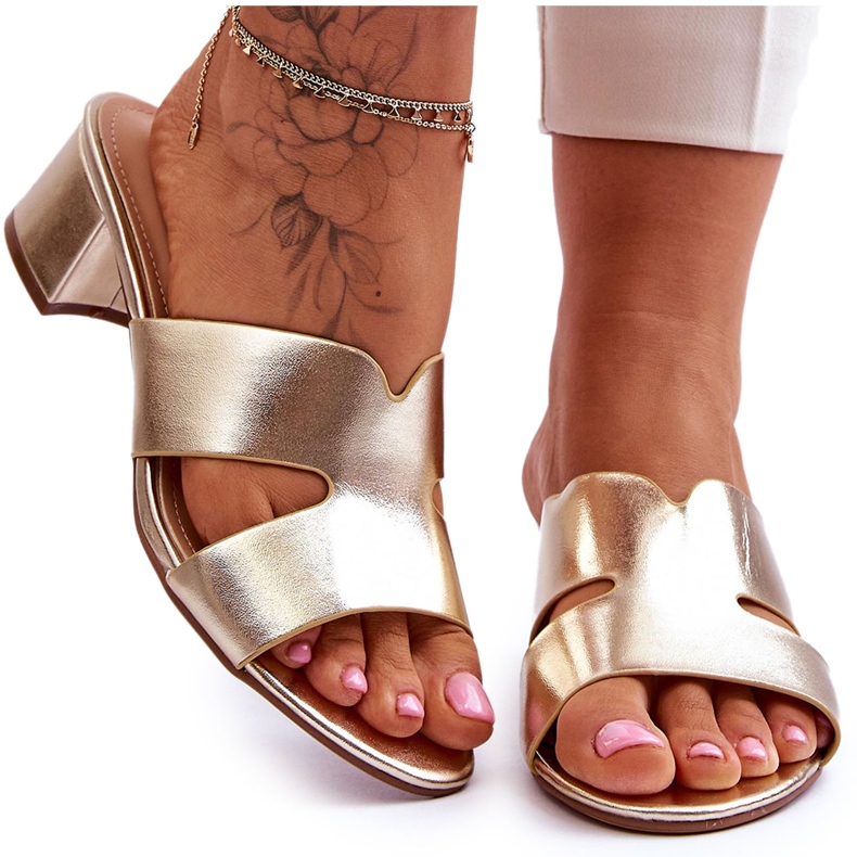 FJ1 Klasické kožené sandály na nízkém podpatku Golden Miley zlatý