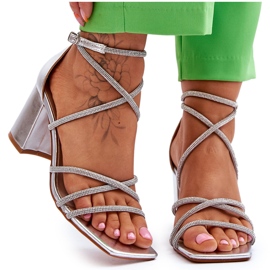 FJ1 Dámské kožené sandály s kubickými zirkony stříbrné podpatky Liviano stříbrný FJ1 Dámské kožené sandály s kubickými zirkony stříbrné podpatky Liviano stříbrný