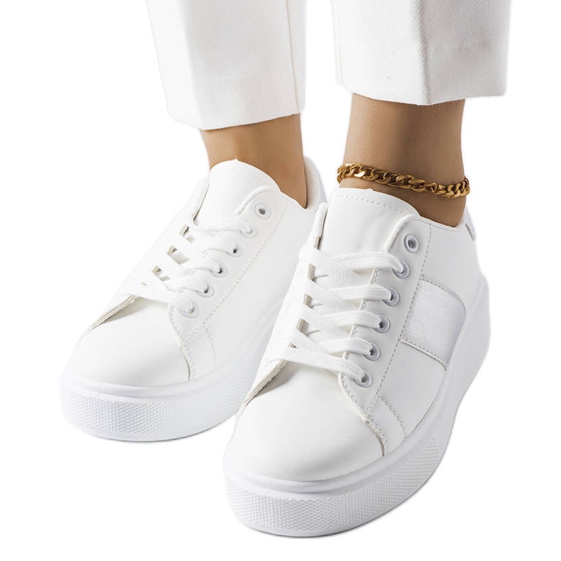 Bílé tenisky se stříbrným proužkem od Aurélie bílý Bílé tenisky se stříbrným proužkem od Aurélie bílý